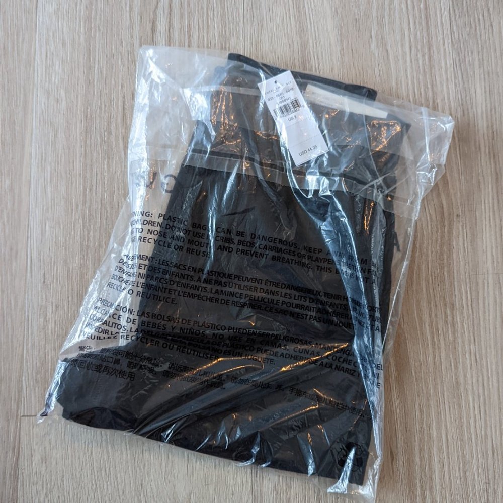 DISCONTINUED American Eagle High Waist Curvy Black Jean Shorts Size 2